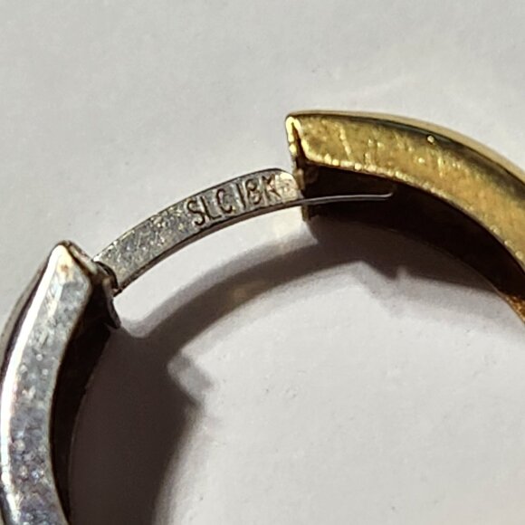 [SOLD] 80's 2.1g 18K Gold Engraved Design Etched Huggie Earrings - Picture 8 of 16